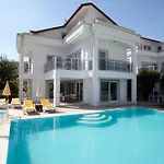 Vila Raya3