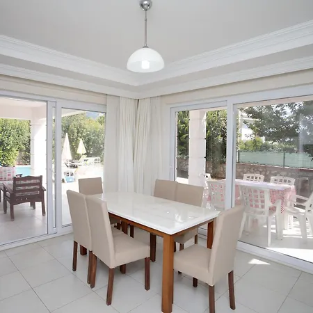 Villa Raya3 *